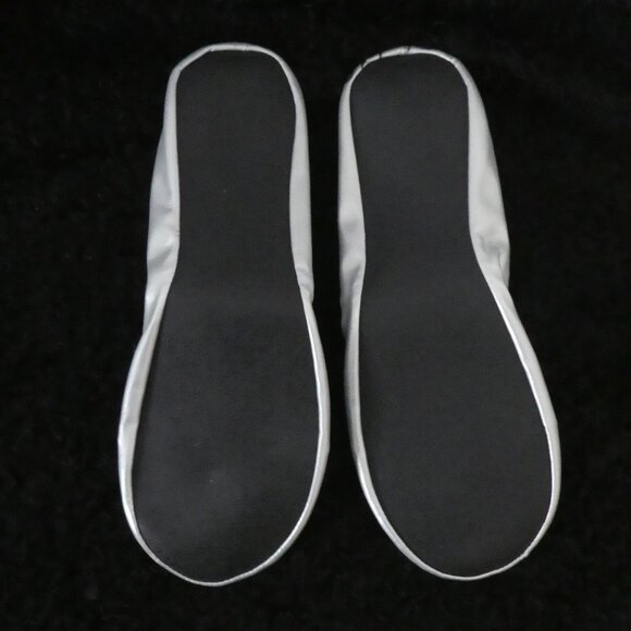 Unbranded | 38-39 | Silver Travel Flat Slippers With Bow and Carrying Pouch - Picture 3 of 7
